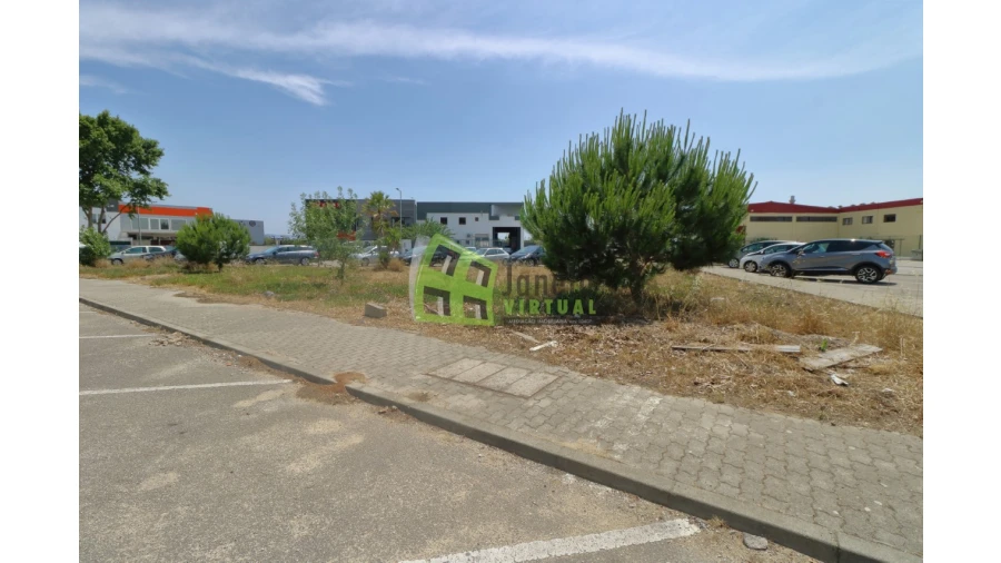 Terreno Comércio / Armazém para Venda em Seixal, Arrentela e Aldeia de Paio Pires