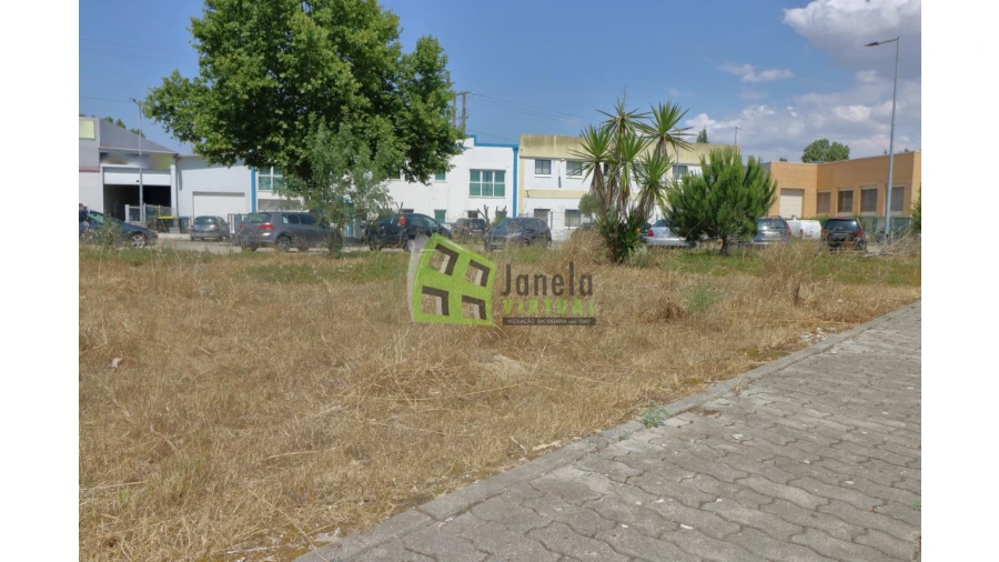 Terreno Comércio / Armazém para Venda em Seixal, Arrentela e Aldeia de Paio Pires Foto 11