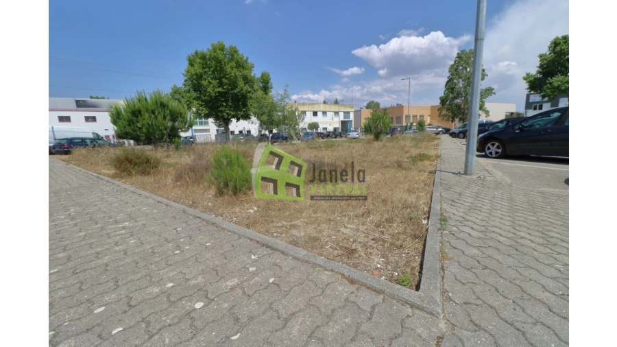 Terreno Comércio / Armazém para Venda em Seixal, Arrentela e Aldeia de Paio Pires Foto 12