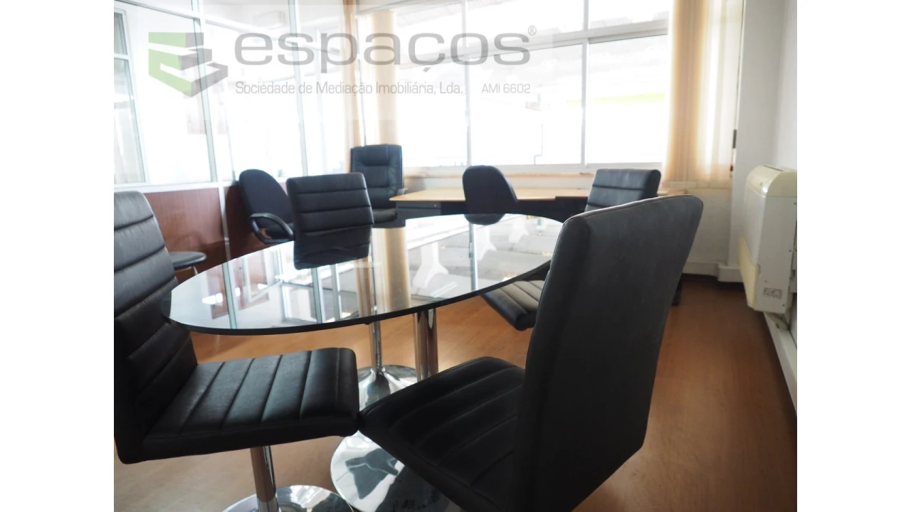 Escritório para Arrendamento em Santa Iria de Azoia, São João da Talha e Bobadela Foto 1