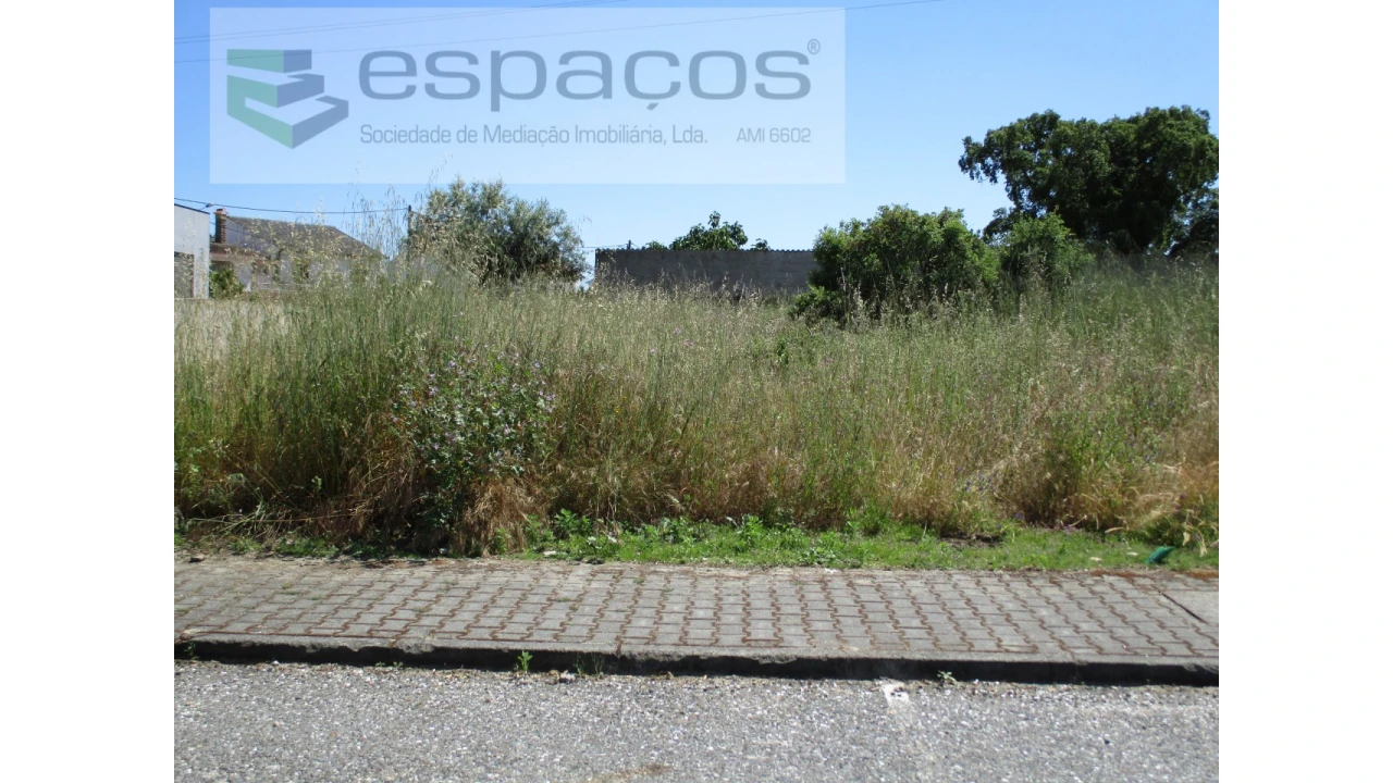 Terreno para Venda em Escalos de Cima e Lousa Foto 2