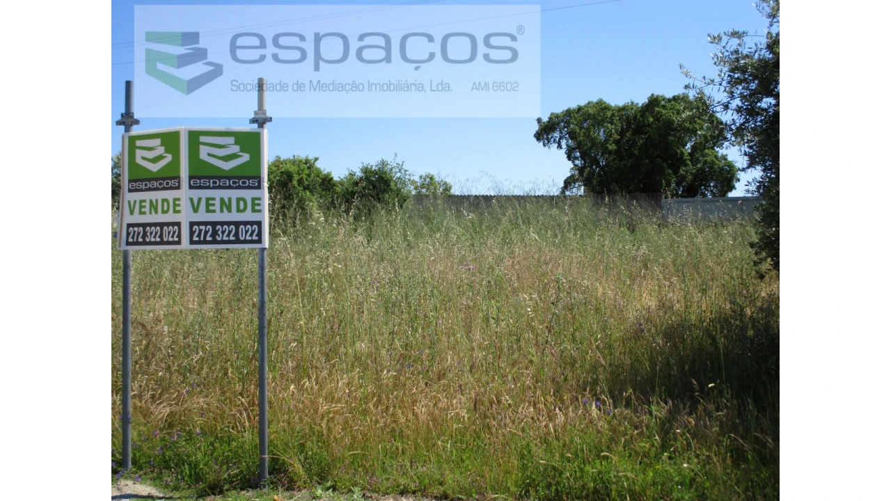 Terreno para Venda em Escalos de Cima e Lousa Foto 1