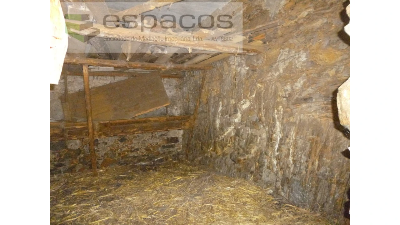 Quinta T8 para Venda em Cambas Foto 47