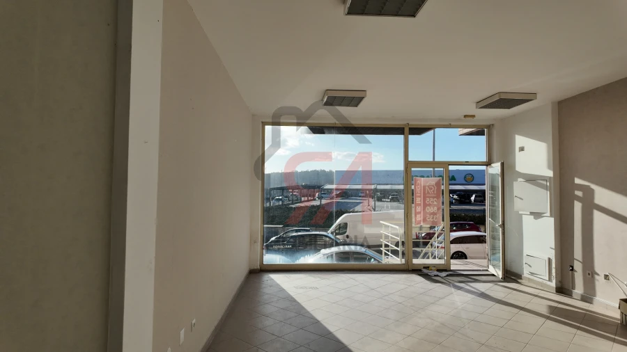 Loja para Arrendamento em Paços de Ferreira Foto 4