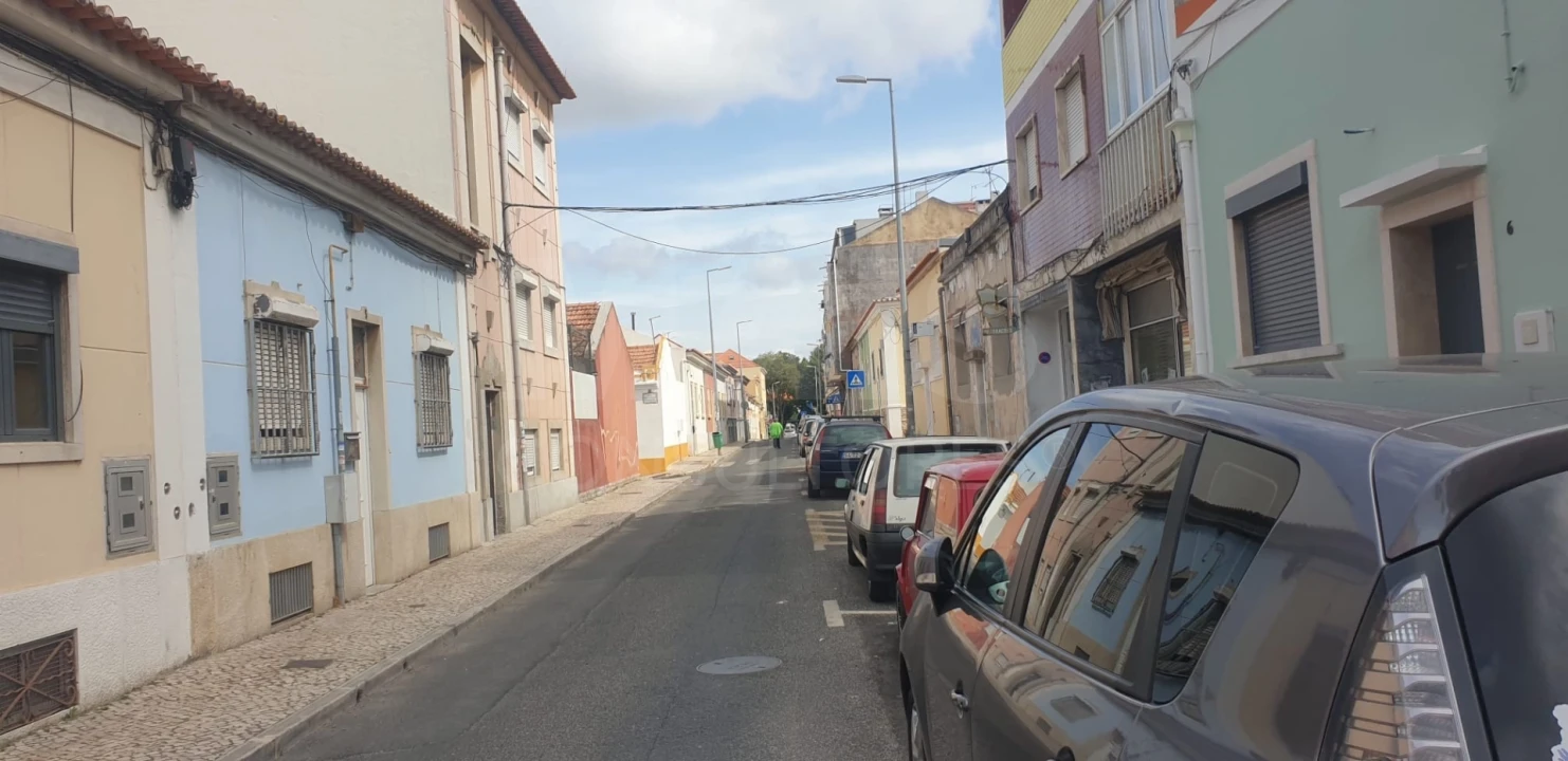 Moradia T4 para Venda em Falagueira-Venda Nova Foto 4