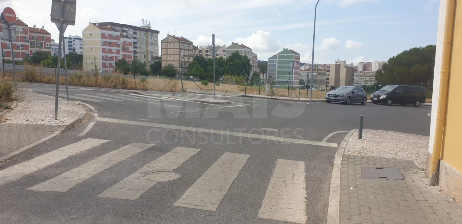 Moradia T4 para Venda em Falagueira-Venda Nova Foto 5