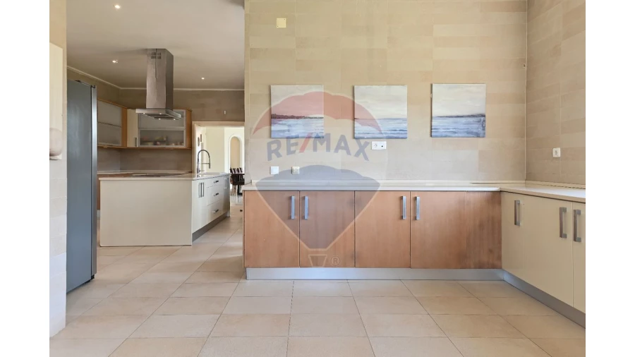 Moradia T6 para Venda em Santa Maria e São Miguel, São Martinho, São Pedro Penaferrim Foto 25