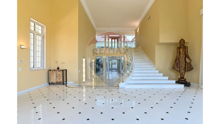 Moradia T6 para Venda em Santa Maria e São Miguel, São Martinho, São Pedro Penaferrim Foto 4