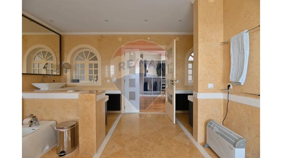 Moradia T6 para Venda em Santa Maria e São Miguel, São Martinho, São Pedro Penaferrim Foto 17