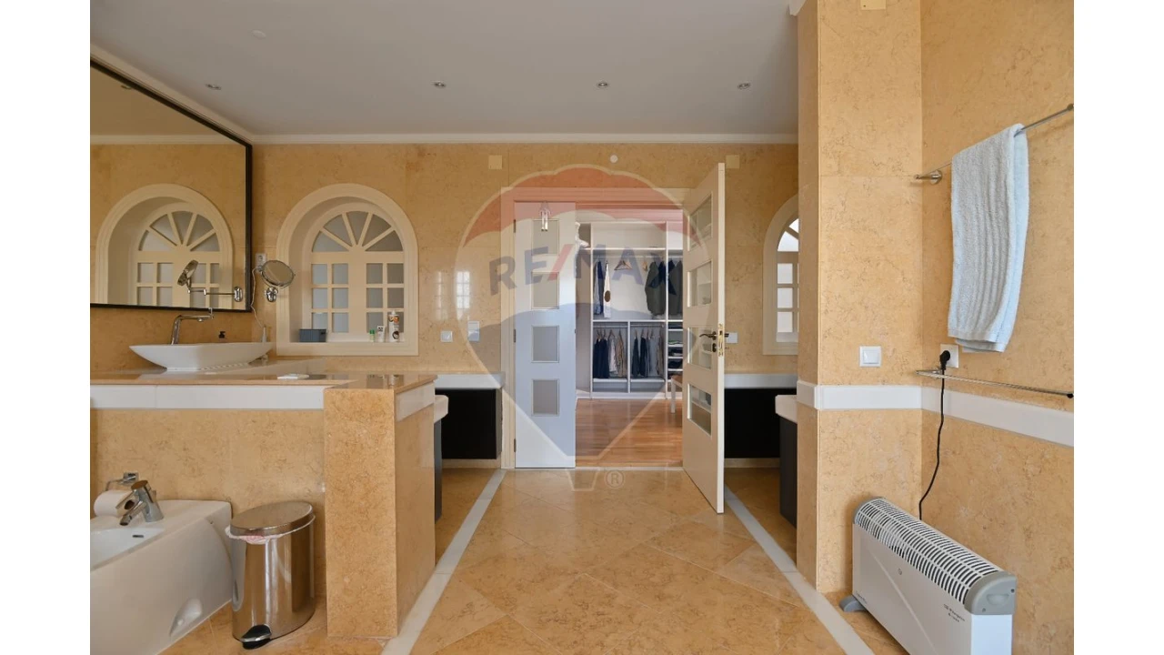 Moradia T6 para Venda em Santa Maria e São Miguel, São Martinho, São Pedro Penaferrim Foto 17