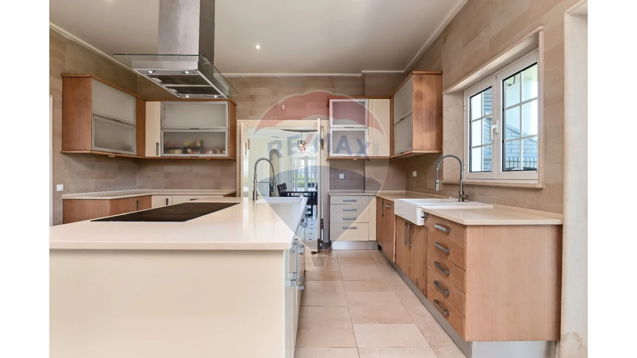 Moradia T6 para Venda em Santa Maria e São Miguel, São Martinho, São Pedro Penaferrim Foto 23