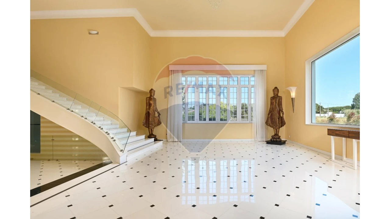 Moradia T6 para Venda em Santa Maria e São Miguel, São Martinho, São Pedro Penaferrim Foto 3