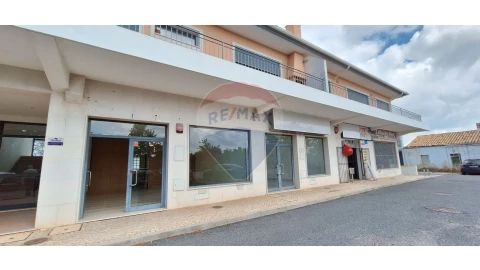 Loja para Venda em Albufeira e Olhos de Água