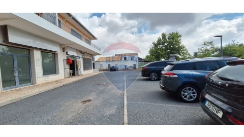 Loja para Venda em Albufeira e Olhos de Água