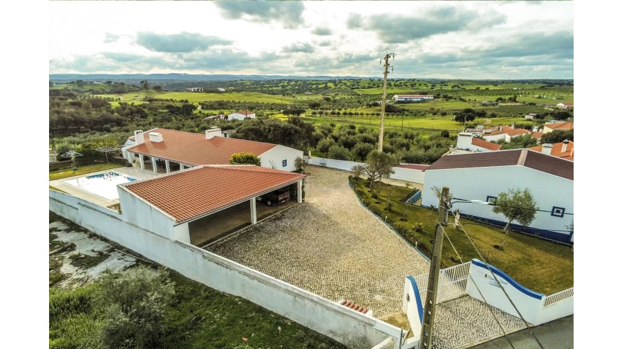 Quinta T4 para Venda em Terrugem e Vila Boim Foto 2