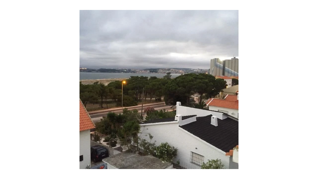 Moradia T5 para Venda em Caparica e Trafaria Foto 5