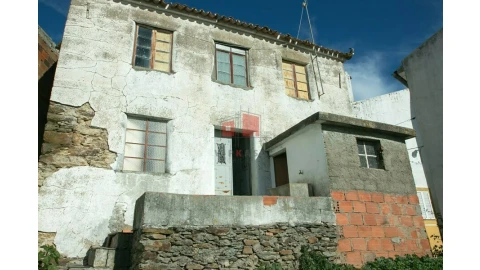 Moradia T9 para Venda em Espírito Santo, Nossa Senhora da Graça e São Simão