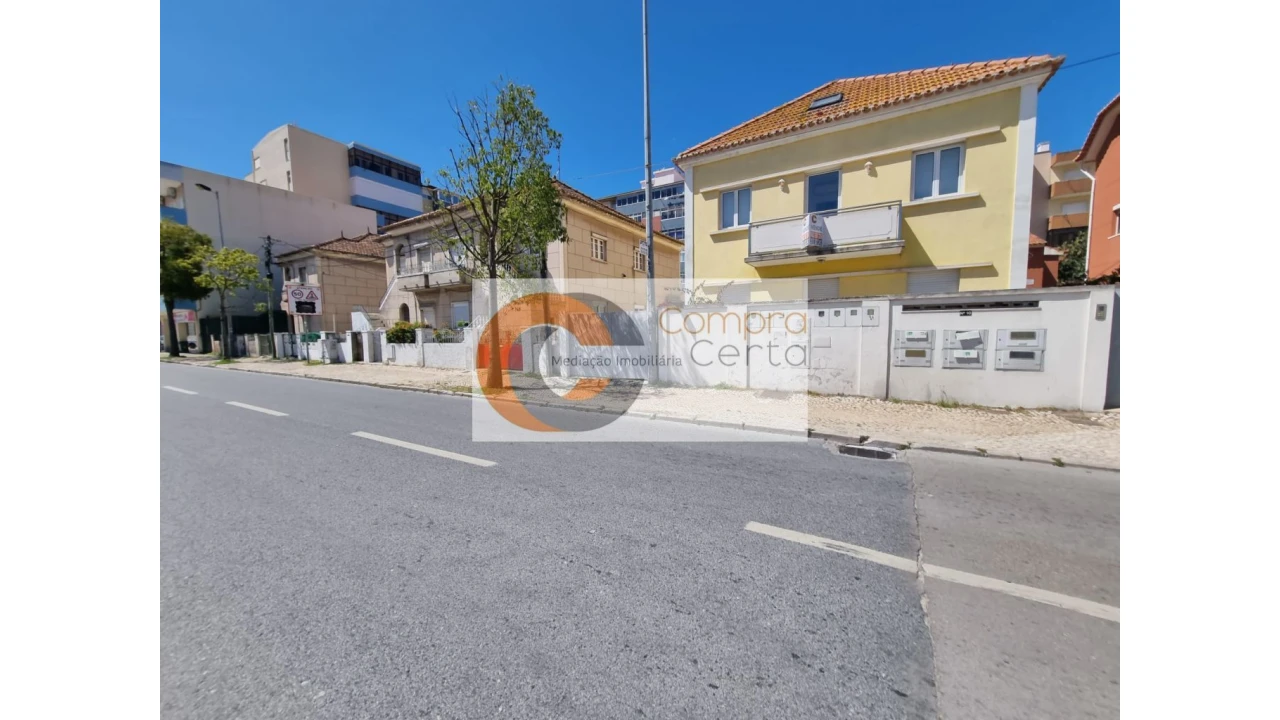 Prédio para Venda em Charneca de Caparica e Sobreda Foto 1