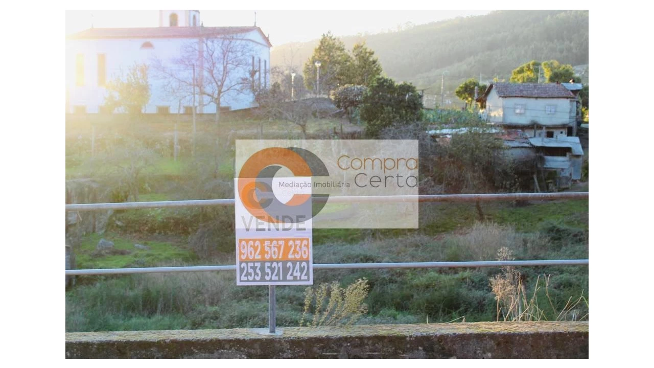 Moradia T3 para Venda em Vale (São Cosme), Telhado e Portela Foto 5