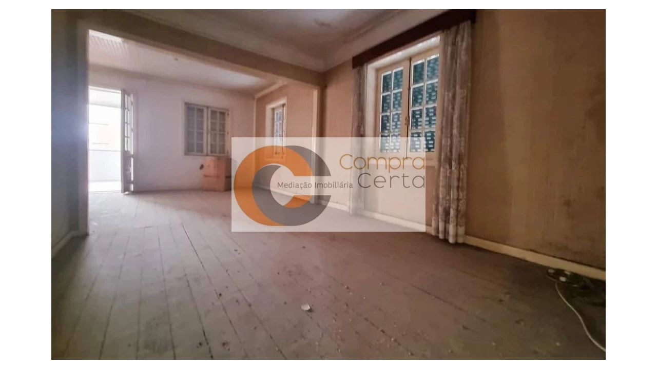 Moradia T4 para Venda em Oliveira, São Paio e São Sebastião Foto 4