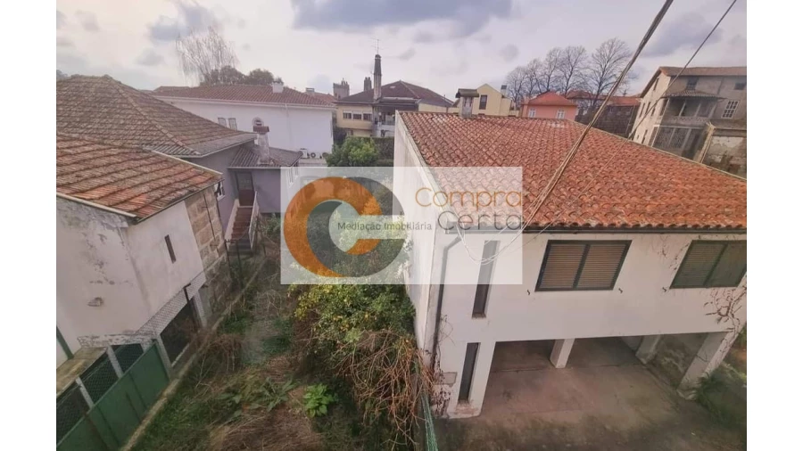 Moradia T4 para Venda em Oliveira, São Paio e São Sebastião Foto 3