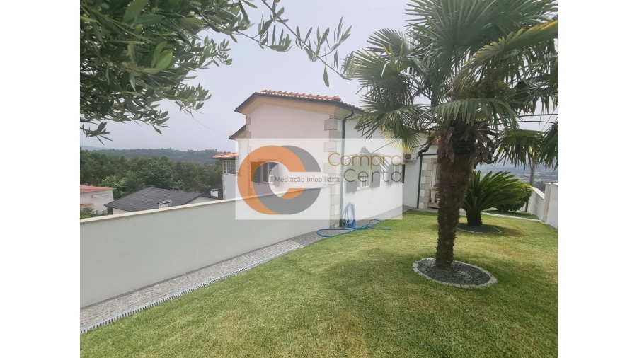 Moradia T7 para Venda em Longos Foto 4