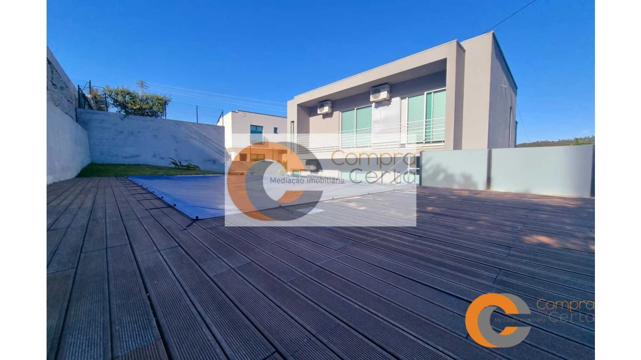 Moradia T4 para Venda em Fermentões Foto 1