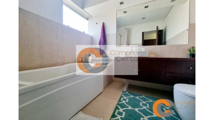 Moradia T4 para Venda em Fermentões Foto 16