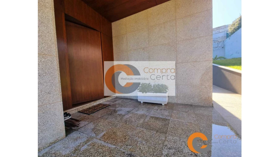 Moradia T4 para Venda em Fermentões Foto 13