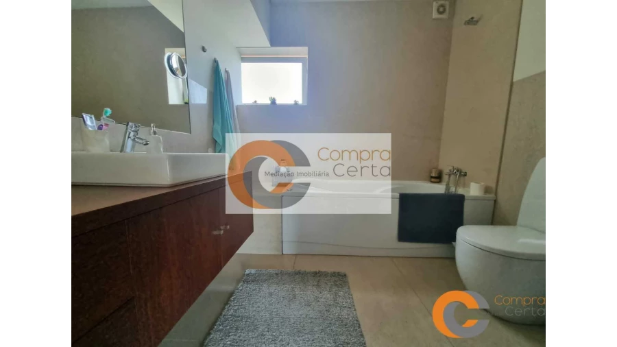 Moradia T4 para Venda em Fermentões Foto 15