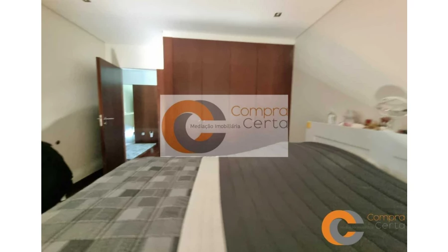 Moradia T4 para Venda em Fermentões Foto 11