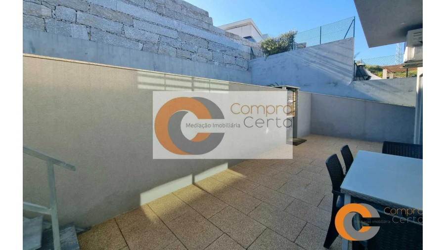 Moradia T4 para Venda em Fermentões Foto 4