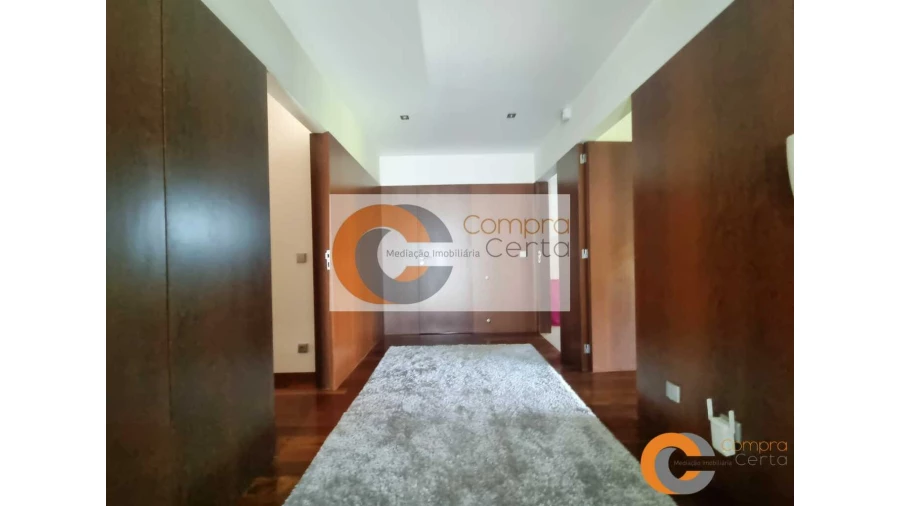 Moradia T4 para Venda em Fermentões Foto 6