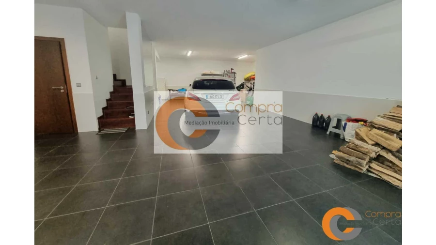 Moradia T4 para Venda em Fermentões Foto 17