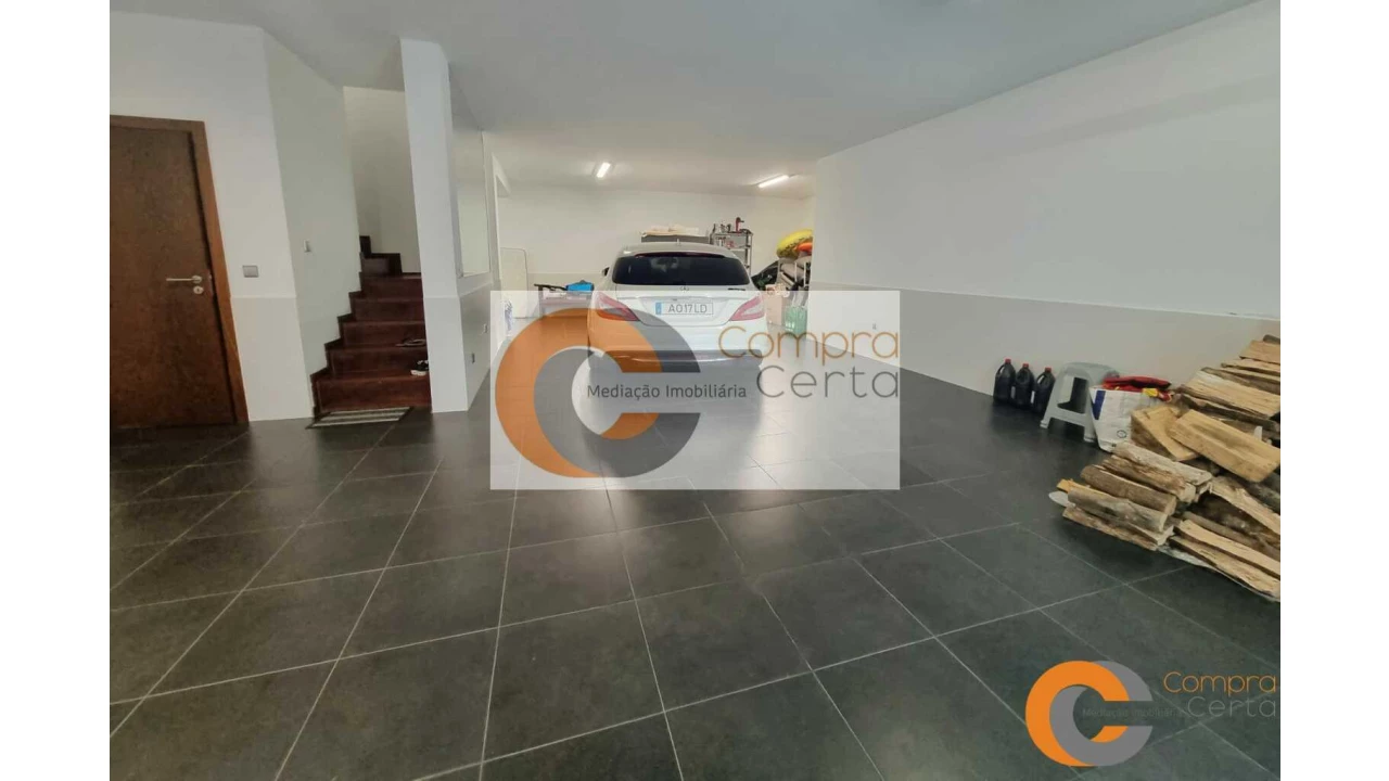 Moradia T4 para Venda em Fermentões Foto 17