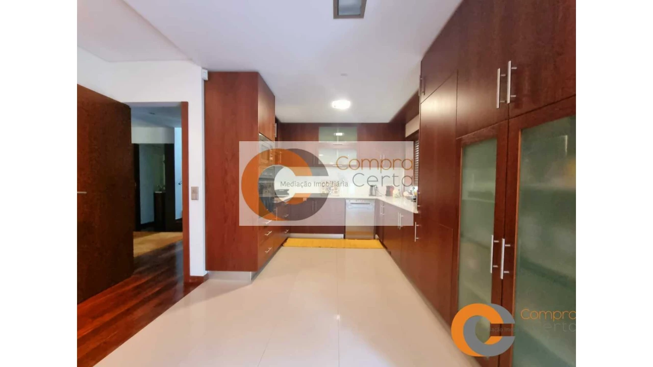 Moradia T4 para Venda em Fermentões Foto 7