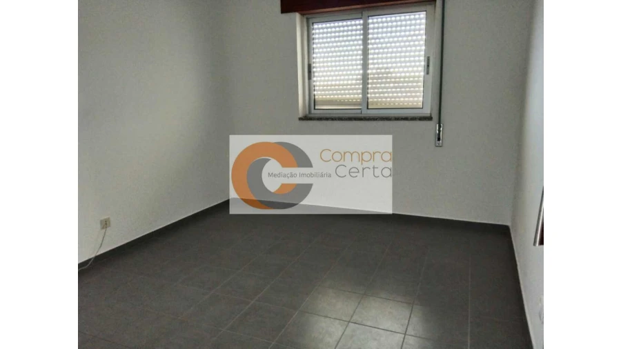 Moradia T3 para Venda em Barco Foto 4