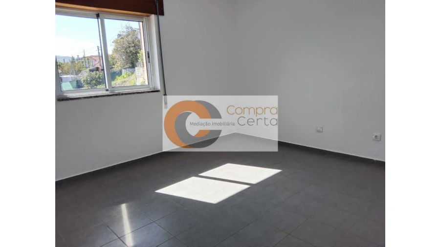 Moradia T3 para Venda em Barco Foto 11