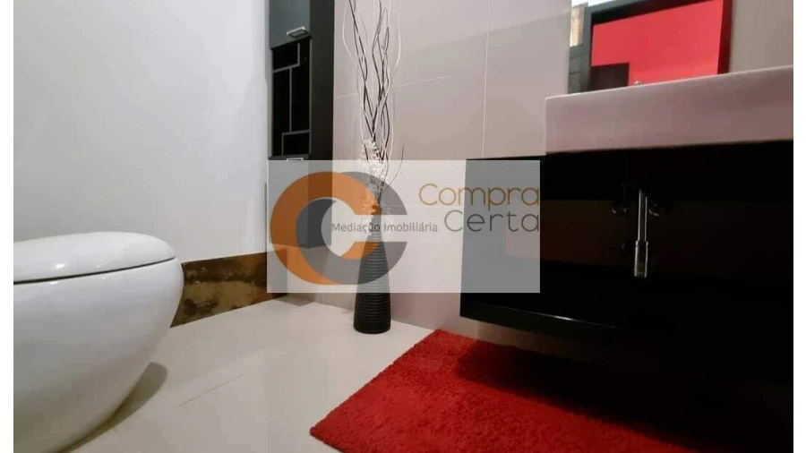 Moradia T4 para Venda em Serzedelo Foto 9