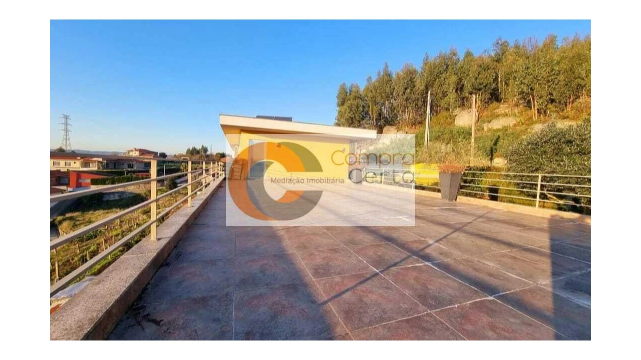 Moradia T4 para Venda em Serzedelo Foto 3