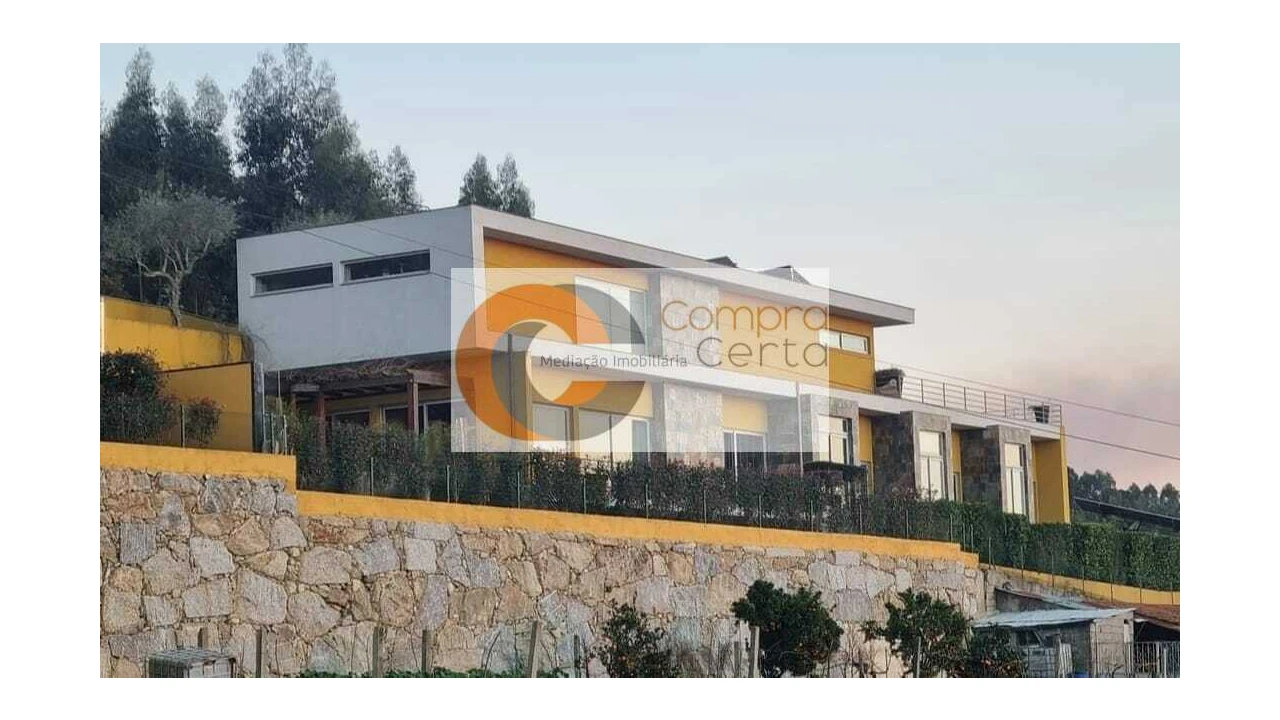 Moradia T4 para Venda em Serzedelo Foto 2