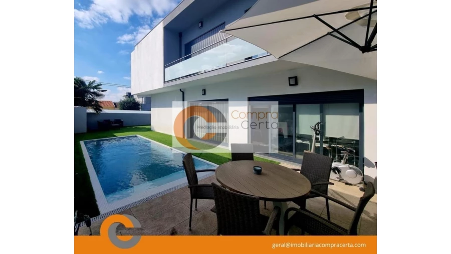 Moradia T4 para Venda em Selho (São Jorge)