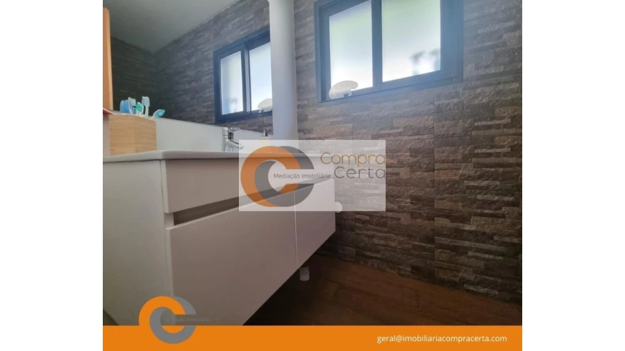 Moradia T4 para Venda em Selho (São Jorge) Foto 8