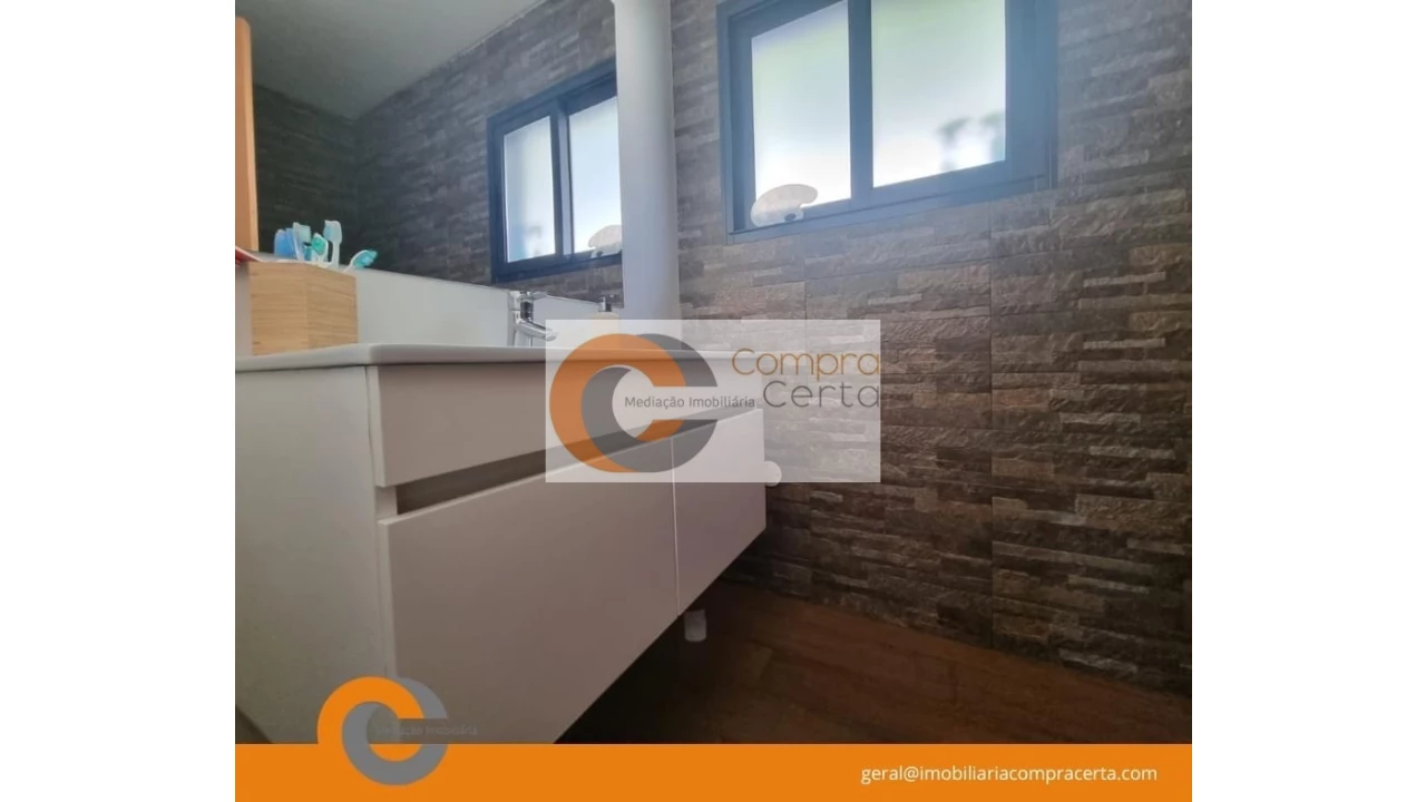 Moradia T4 para Venda em Selho (São Jorge) Foto 8