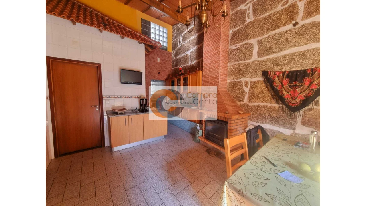 Moradia T3 para Venda em Fermentões Foto 3