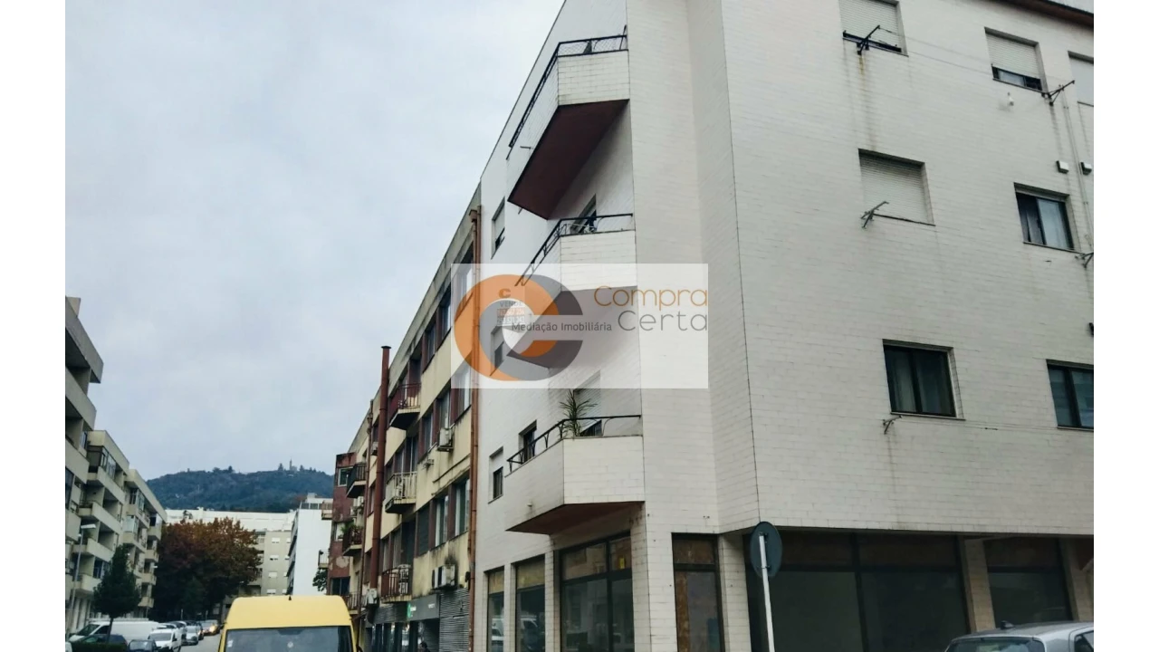 Apartamento T2 para Venda em Urgezes Foto 3