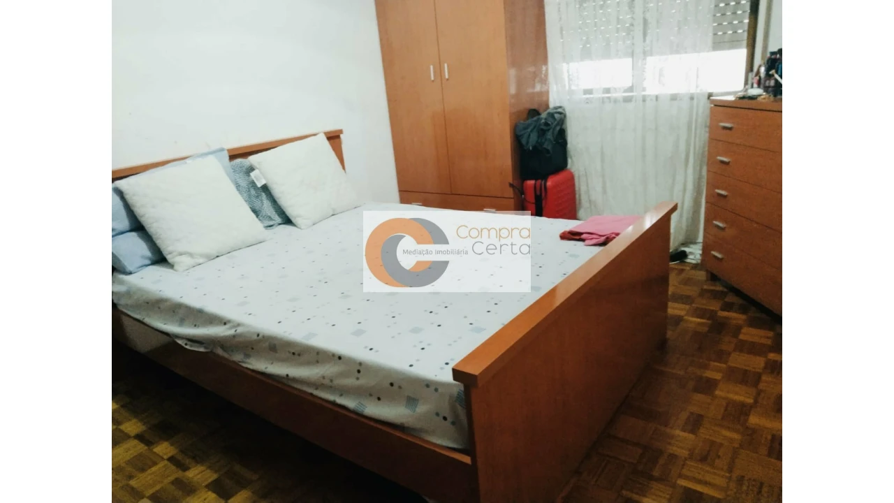 Apartamento T2 para Venda em Urgezes Foto 11