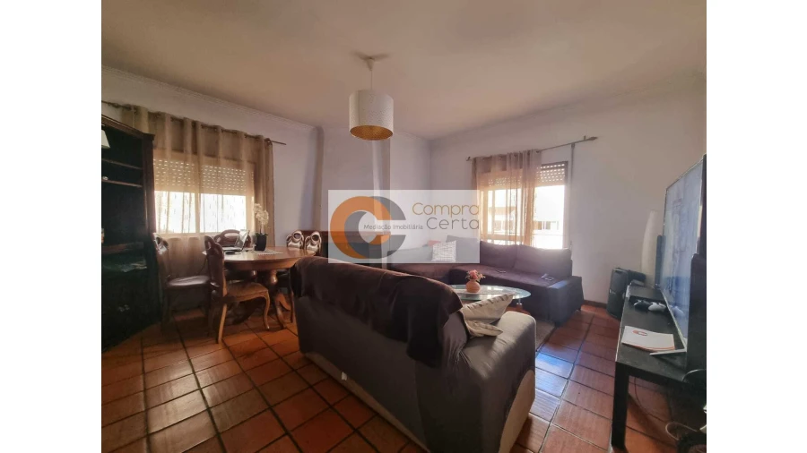 Apartamento T2 para Venda em Urgezes Foto 7