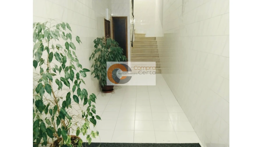 Apartamento T2 para Venda em Urgezes Foto 4