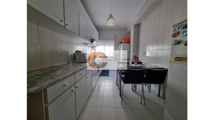 Apartamento T2 para Venda em Urgezes Foto 5